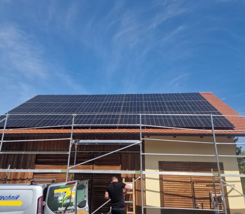Referenz-Hartl-Elektrotechnik-Photovoltaik-Dach-Montage