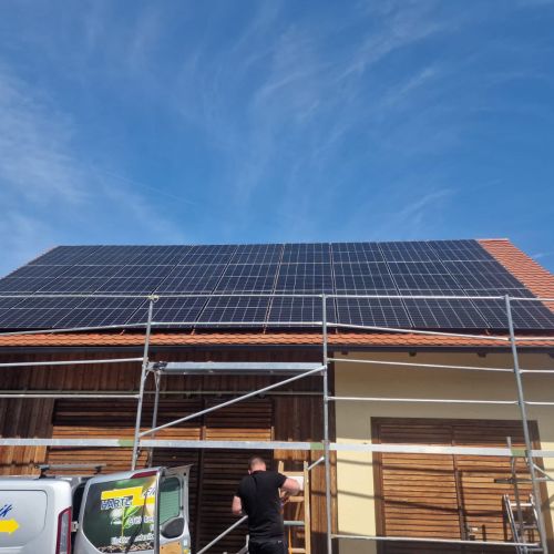 Referenz-Hartl-Elektrotechnik-Photovoltaik-Dach-Montage